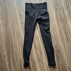 M Black workout leggings